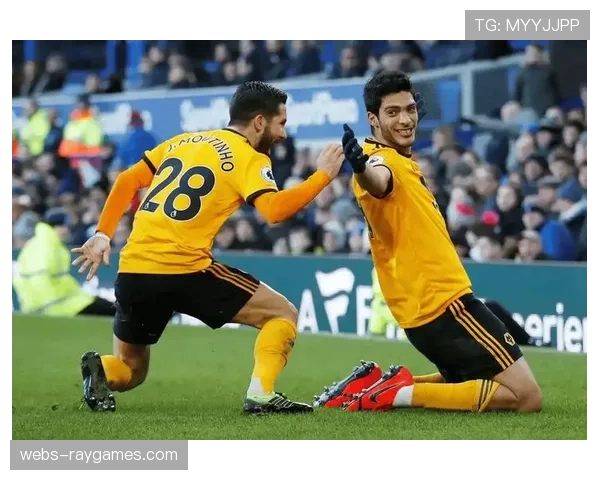 狼队宣布与中场核心勒米纳续约四年，视其为中场防守屏障